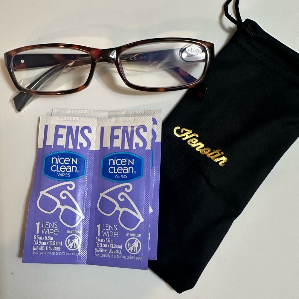 Women’s reading eyeglasses